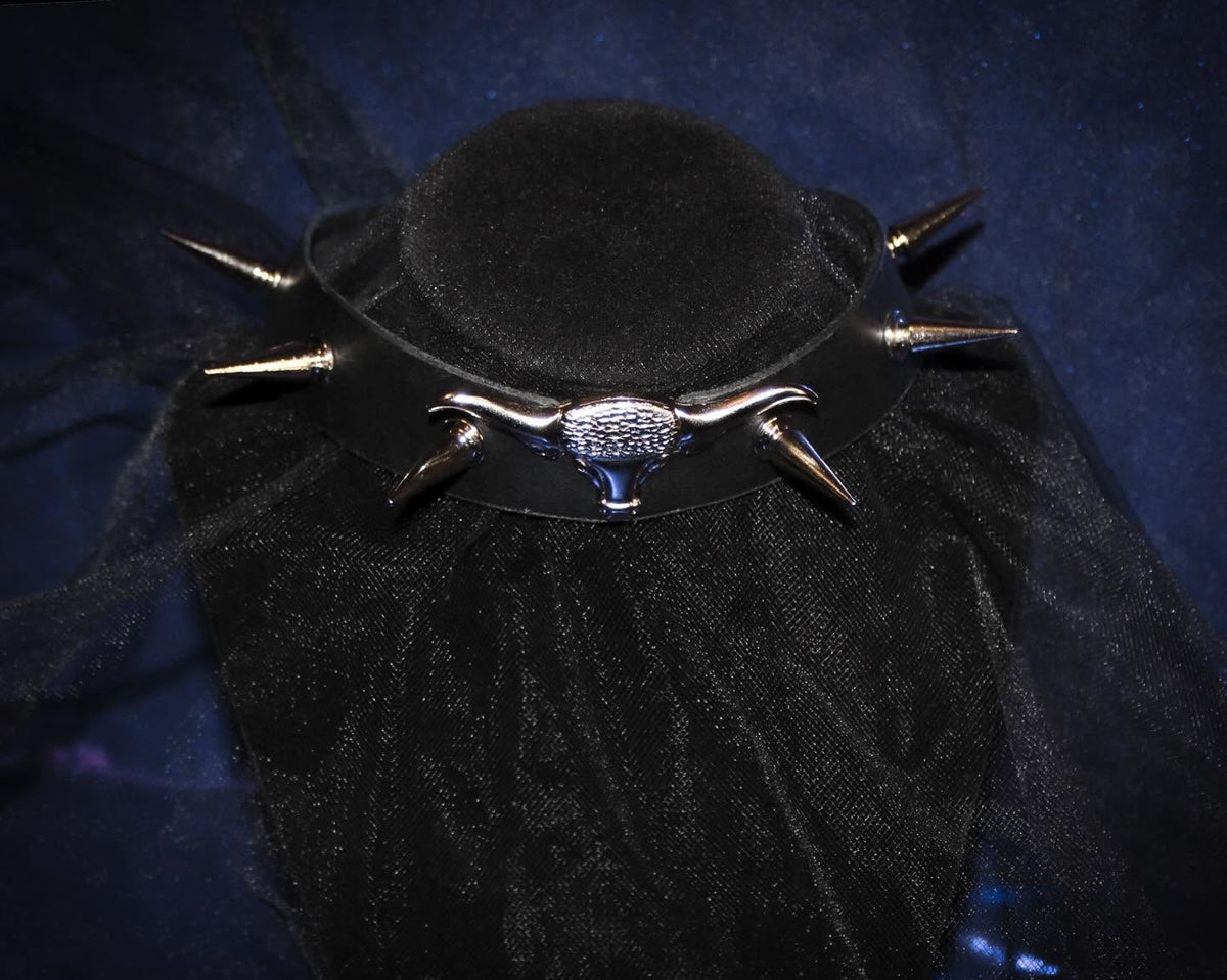 Longhorn Spike Choker